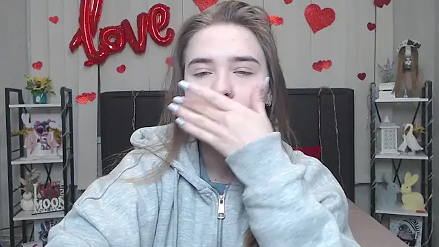 LauraHlot online show from February 10, 2026, 7:51 pm