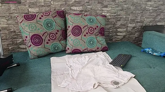 Snapshot of anellejones chatting on February 11, 2026, 8:14 pm anellejones online show from February 11, 2026, 8:14 pm