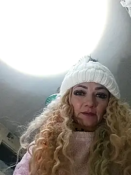 SweetLeila40 online show from January 18, 2026, 6:01 pm