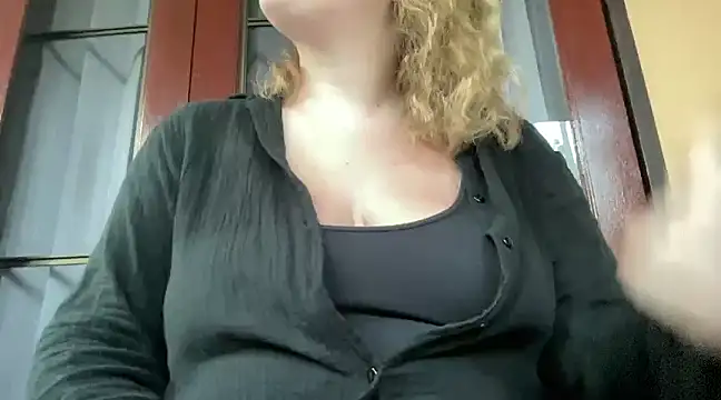 lilylush24 online show from February 5, 2025, 12:31 am