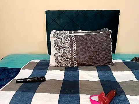 Snapshot of chloechrome chatting on March 21, 2025, 5:23 pm chloechrome online show from March 21, 2025, 5:23 pm