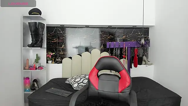 Kathia Armstrong online show from December 17, 2024, 1:05 pm