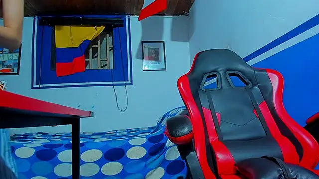 Snapshot of maxowens_oficial chatting on March 2, 2026, 8:59 pm maxowens oficial online show from March 2, 2026, 8:59 pm