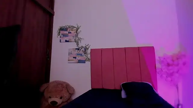 Charlee pink online show from February 14, 2026, 3:58 am