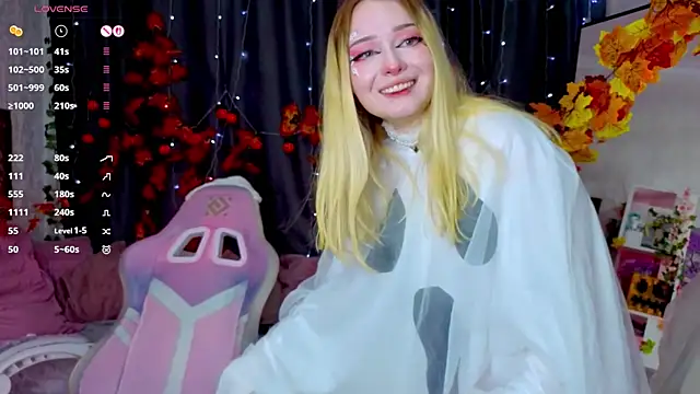 ElswythCovil online show from October 28, 2025, 4:05 am