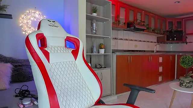 Snapshot of honey_fox1 chatting on January 22, 2025, 8:38 pm honey fox1 online show from January 22, 2025, 8:38 pm