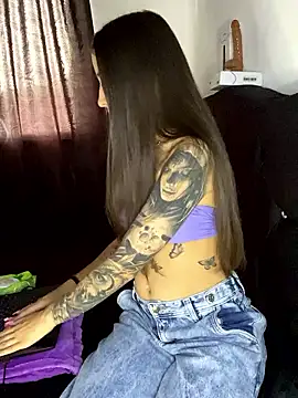 Snapshot of _Luuna chatting on November 23, 2025, 6:19 pm Luuna online show from November 23, 2025, 6:19 pm