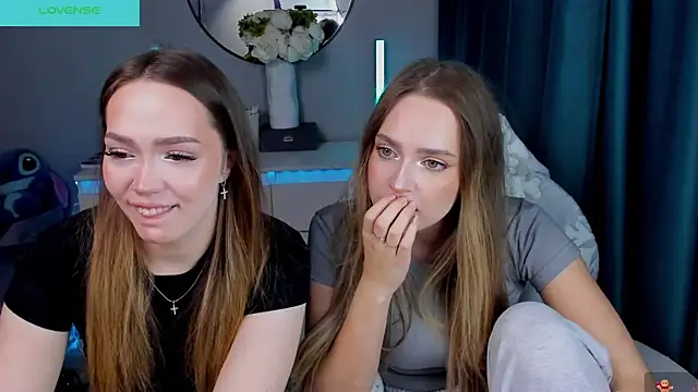 YaraKroft  online show from December 16, 2025, 5:29 pm