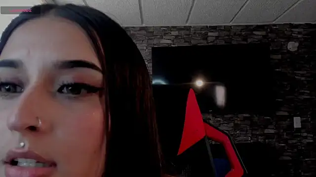 Snapshot of Charlotte_greys chatting on February 18, 2026, 8:05 pm Charlotte greys online show from February 18, 2026, 8:05 pm