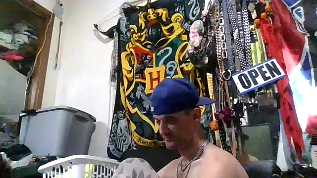 Snapshot of slinginbigD chatting on December 19, 2025, 5:09 pm slinginbigD online show from December 19, 2025, 5:09 pm