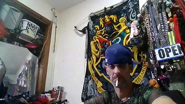 Snapshot of slinginbigD chatting on December 22, 2025, 5:48 am slinginbigD online show from December 22, 2025, 5:48 am