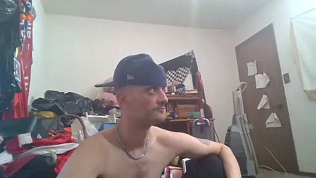 Snapshot of slinginbigD chatting on January 14, 2026, 10:58 pm slinginbigD online show from January 14, 2026, 10:58 pm