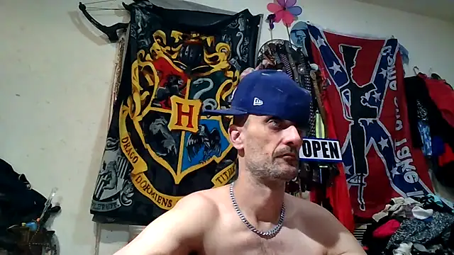 Snapshot of slinginbigD chatting on January 15, 2026, 8:23 pm slinginbigD online show from January 15, 2026, 8:23 pm