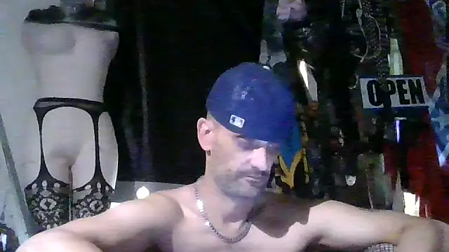 Snapshot of slinginbigD chatting on January 16, 2026, 8:35 pm slinginbigD online show from January 16, 2026, 8:35 pm