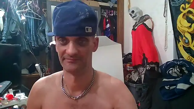 Snapshot of slinginbigD chatting on January 19, 2026, 10:52 am slinginbigD online show from January 19, 2026, 10:52 am