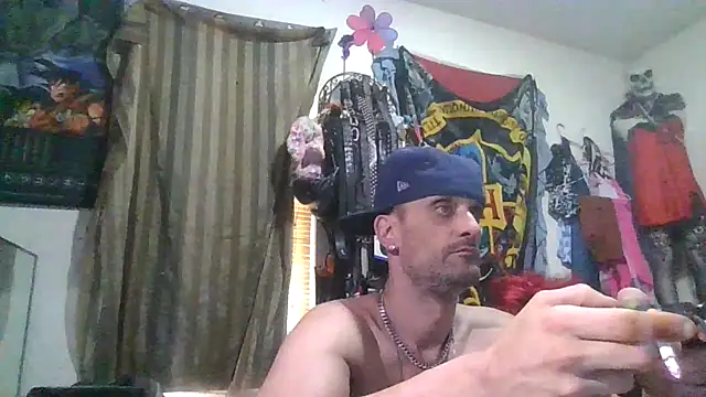 Snapshot of slinginbigD chatting on February 5, 2026, 7:40 pm slinginbigD online show from February 5, 2026, 7:40 pm