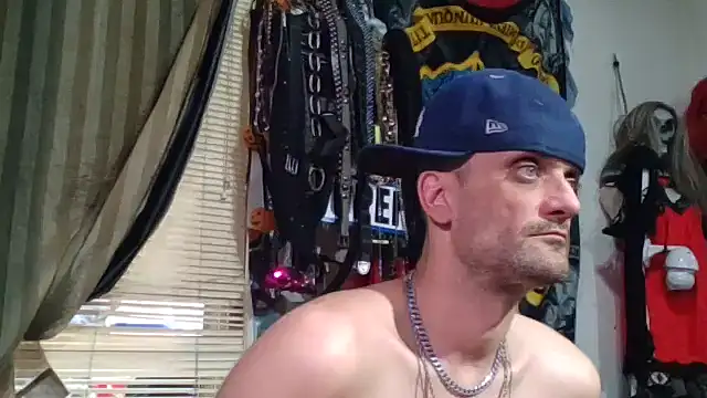 Snapshot of slinginbigD chatting on March 1, 2026, 10:23 pm slinginbigD online show from March 1, 2026, 10:23 pm