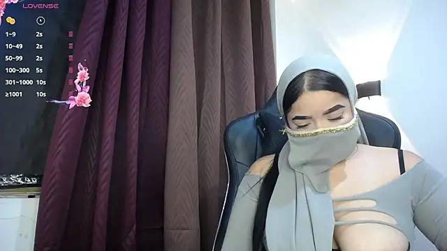 Snapshot of janna_isa chatting on January 31, 2025, 5:32 pm janna isa online show from January 31, 2025, 5:32 pm