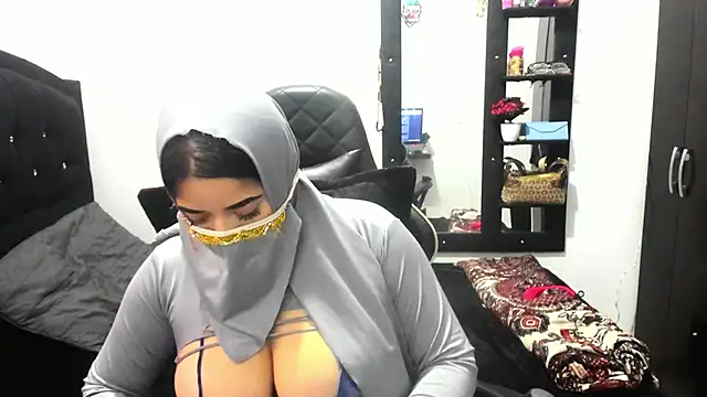 Snapshot of janna_isa chatting on October 26, 2025, 7:31 pm janna isa online show from October 26, 2025, 7:31 pm