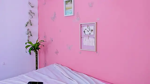 Snapshot of Amandalorense_ chatting on December 10, 2024, 3:41 am Amandalorense online show from December 10, 2024, 3:41 am