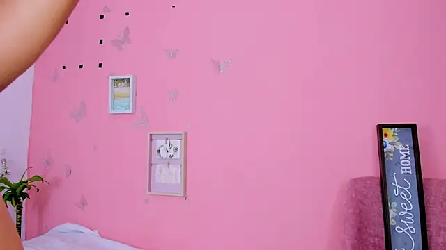 Snapshot of Amandalorense_ chatting on February 5, 2025, 6:56 am Amandalorense online show from February 5, 2025, 6:56 am