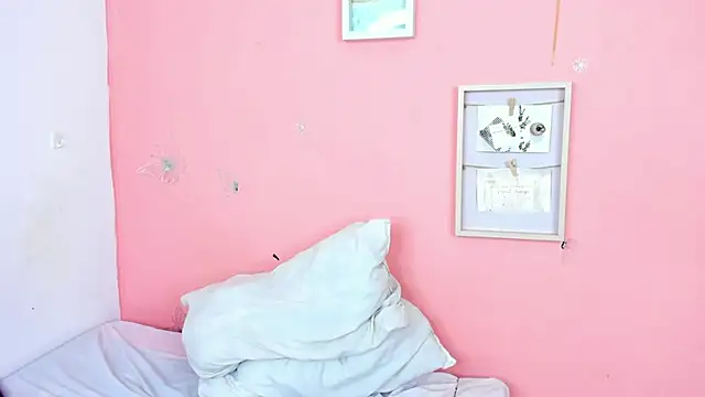 Snapshot of Amandalorense_ chatting on November 15, 2025, 4:32 am Amandalorense online show from November 15, 2025, 4:32 am