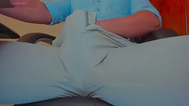 Snapshot of MrLonely02 chatting on February 3, 2025, 2:13 pm MrLonely02 online show from February 3, 2025, 2:13 pm