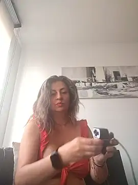 Snapshot of Latiinvenushot chatting on January 16, 2026, 2:10 pm Latiinvenushot online show from January 16, 2026, 2:10 pm