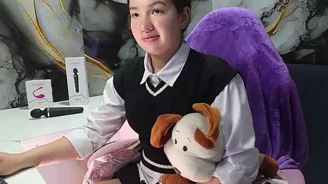 lilimini032 online show from February 23, 2026, 8:17 pm