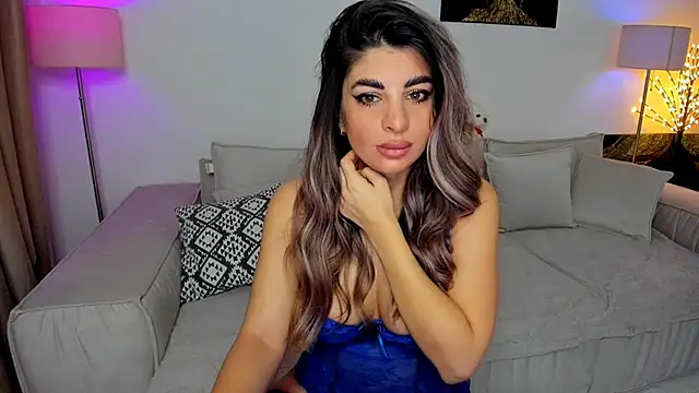 Snapshot of Queenofyouredreams chatting on December 23, 2024, 1:40 am Queenofyouredreams online show from December 23, 2024, 1:40 am