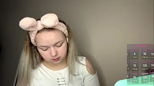 Snapshot of ZaraCreedon chatting on February 23, 2026, 5:05 am ZaraCreedon online show from February 23, 2026, 5:05 am