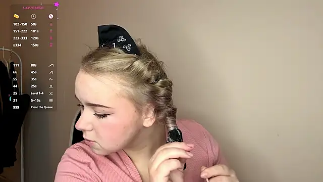 Snapshot of ZaraCreedon chatting on March 4, 2026, 4:29 am ZaraCreedon online show from March 4, 2026, 4:29 am