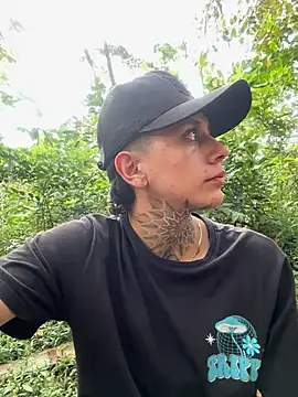 Snapshot of _PhillipBrown chatting on December 7, 2024, 9:33 pm PhillipBrown online show from December 7, 2024, 9:33 pm