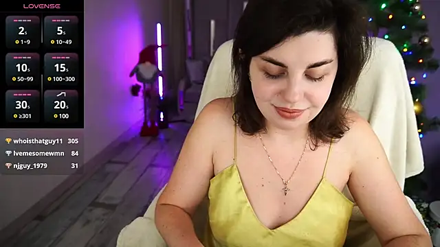 Snapshot of MirandaWong chatting on January 1, 2025, 5:43 am MirandaWong online show from January 1, 2025, 5:43 am