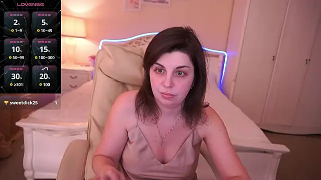 Snapshot of MirandaWong chatting on February 24, 2025, 9:53 am MirandaWong online show from February 24, 2025, 9:53 am