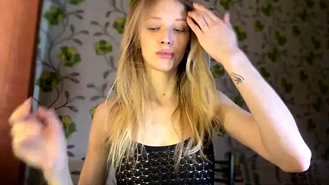 Evvie Summn1 online show from March 1, 2026, 5:42 am