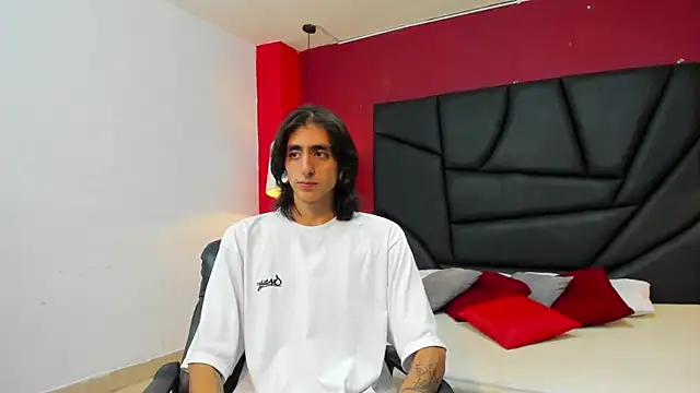 Snapshot of Matthew_Dixonn chatting on December 12, 2024, 3:43 am Matthew Dixonn online show from December 12, 2024, 3:43 am