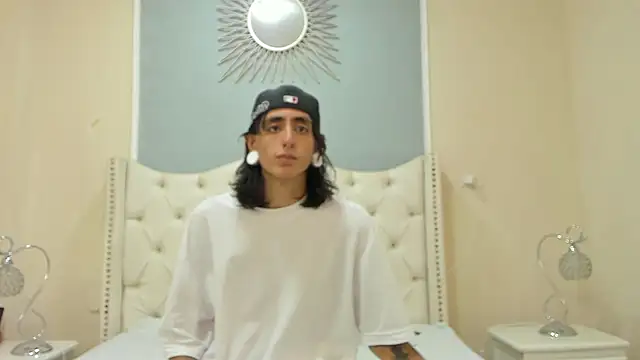 Snapshot of Matthew_Dixonn chatting on December 13, 2024, 3:27 am Matthew Dixonn online show from December 13, 2024, 3:27 am