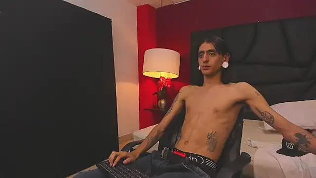 Snapshot of Matthew_Dixonn chatting on December 26, 2024, 6:19 am Matthew Dixonn online show from December 26, 2024, 6:19 am