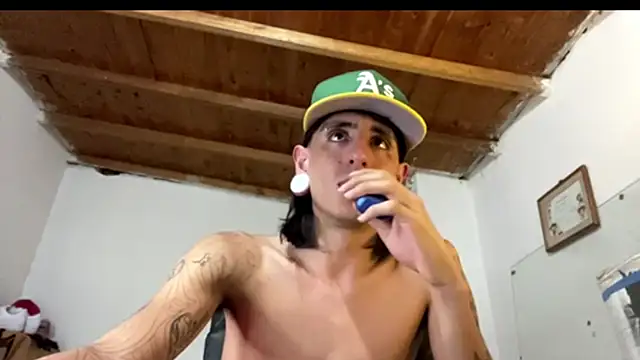 Snapshot of Matthew_Dixonn chatting on January 28, 2025, 5:54 am Matthew Dixonn online show from January 28, 2025, 5:54 am