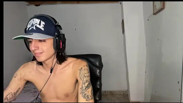 Snapshot of Matthew_Dixonn chatting on February 11, 2025, 3:40 am Matthew Dixonn online show from February 11, 2025, 3:40 am