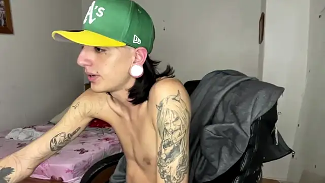 Snapshot of Matthew_Dixonn chatting on February 14, 2025, 3:00 am Matthew Dixonn online show from February 14, 2025, 3:00 am