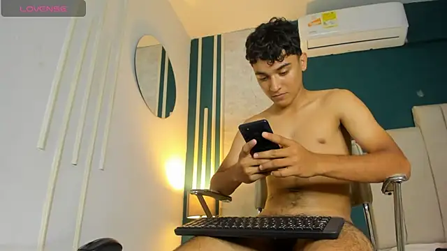 Snapshot of Austin_Cardieff chatting on January 4, 2025, 1:31 am Austin Cardieff online show from January 4, 2025, 1:31 am