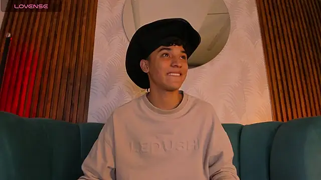 Snapshot of Austin_Cardieff chatting on January 31, 2025, 6:46 am Austin Cardieff online show from January 31, 2025, 6:46 am