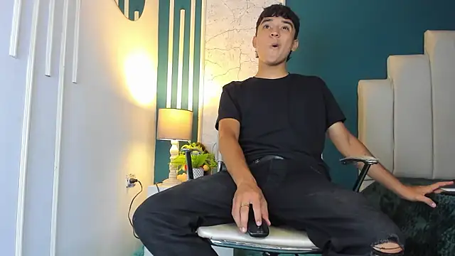 Snapshot of Austin_Cardieff chatting on February 6, 2025, 7:40 pm Austin Cardieff online show from February 6, 2025, 7:40 pm