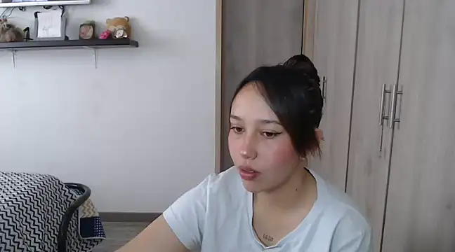 Snapshot of Skarlet_Adams28 chatting on December 6, 2024, 6:28 pm Skarlet Adams28 online show from December 6, 2024, 6:28 pm