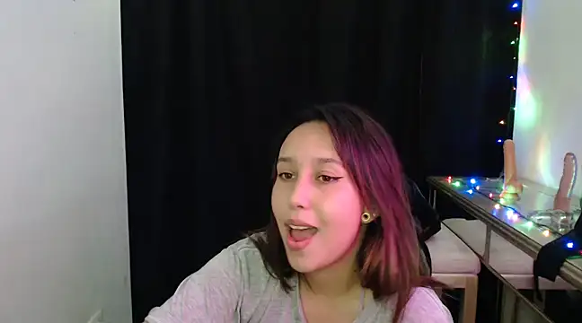 Snapshot of Skarlet_Adams28 chatting on January 17, 2025, 3:23 am Skarlet Adams28 online show from January 17, 2025, 3:23 am