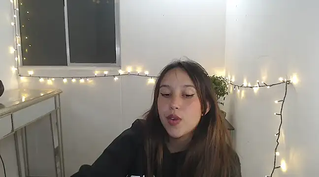 Snapshot of Skarlet_Adams28 chatting on January 24, 2025, 12:31 am Skarlet Adams28 online show from January 24, 2025, 12:31 am