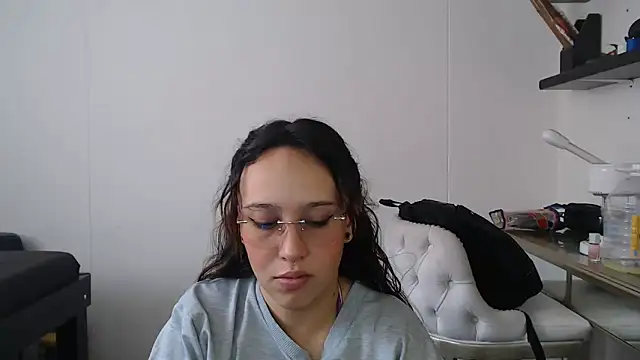 Snapshot of Skarlet_Adams28 chatting on February 5, 2025, 2:26 pm Skarlet Adams28 online show from February 5, 2025, 2:26 pm