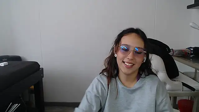 Snapshot of Skarlet_Adams28 chatting on February 5, 2025, 8:35 pm Skarlet Adams28 online show from February 5, 2025, 8:35 pm